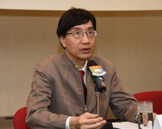 香港大學李嘉誠醫學院微生物學系霍英東基金教授(傳染病學)袁國勇教授指出,抗生素的濫用已經導致多重抗藥性細菌的廣泛傳播,包括耐藥性金黃葡萄球菌。